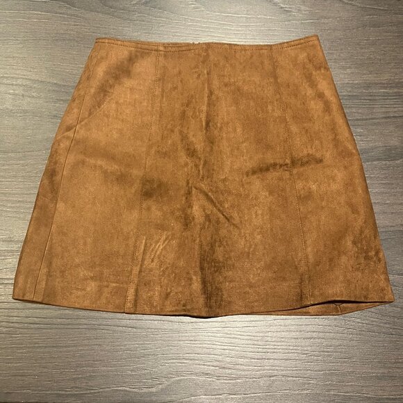 VEGAN SUEDE MINI SKIRT - Picture 2 of 4